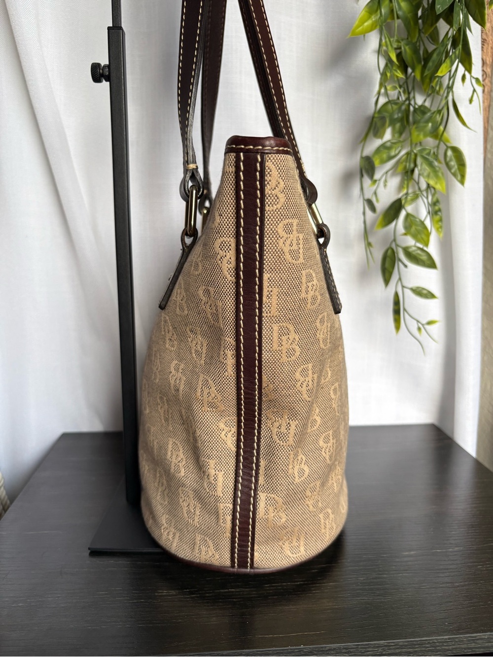 Vintage Dooney & Bourke Monogram Canvas Bucket Tote Bag Tan Brown 1975 Plate - Picture 3 of 12